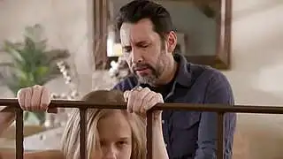 Şok olmuş Asyalı MILF, kocasının üvey kızlarıyla ilişkiye girdiğini yakaladı.