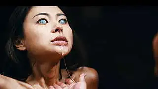 Seksi Ritüel, Ateşli Asyalılar Akıllarını Kaybettiğinde Ateşli Lezbiyen Sekse Dönüşüyor