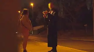 变态 - 亚洲女孩在被粗暴地后入式性交前坦白
